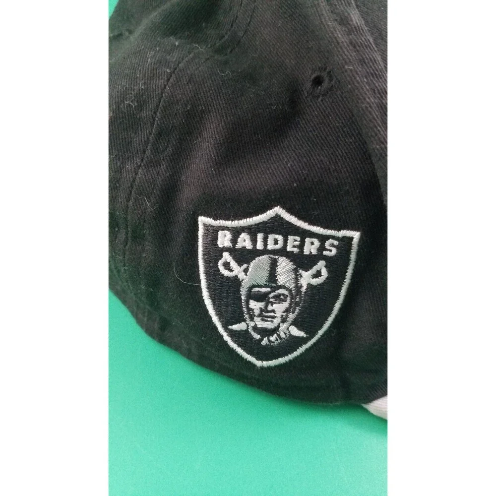 New Era Oakland Raiders NFL 9Fifty Snapback Cap Spellout Raised silver Letters